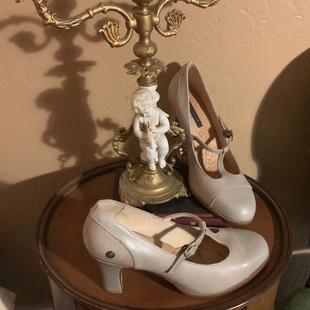 NEOSENS Cream T Strap Leather Mary Janes.  Sz 41 - Picture 2 of 6